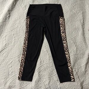 ZYIA Black Cheetah Activewear Capri Leggings with Pockets